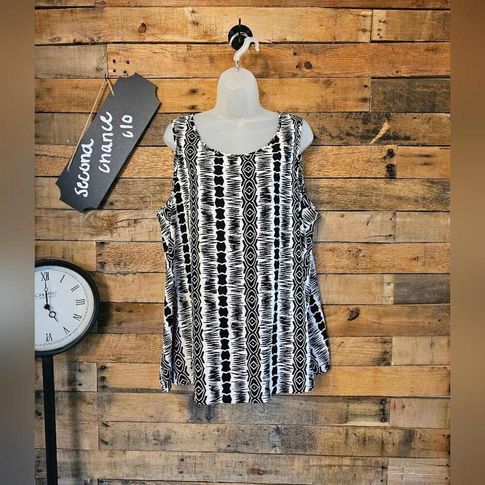 SALE-Monroe & Main Women's White Black Patterned Boho Sleeveless Tank Size XL